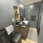 Iguanodon Maria A Proximite Du Site Google St Chislain Et De Pairi Daiza